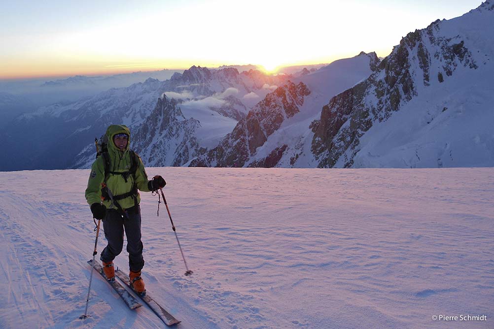 ski on Dome du Gouter and sun rise on Mont Blanc